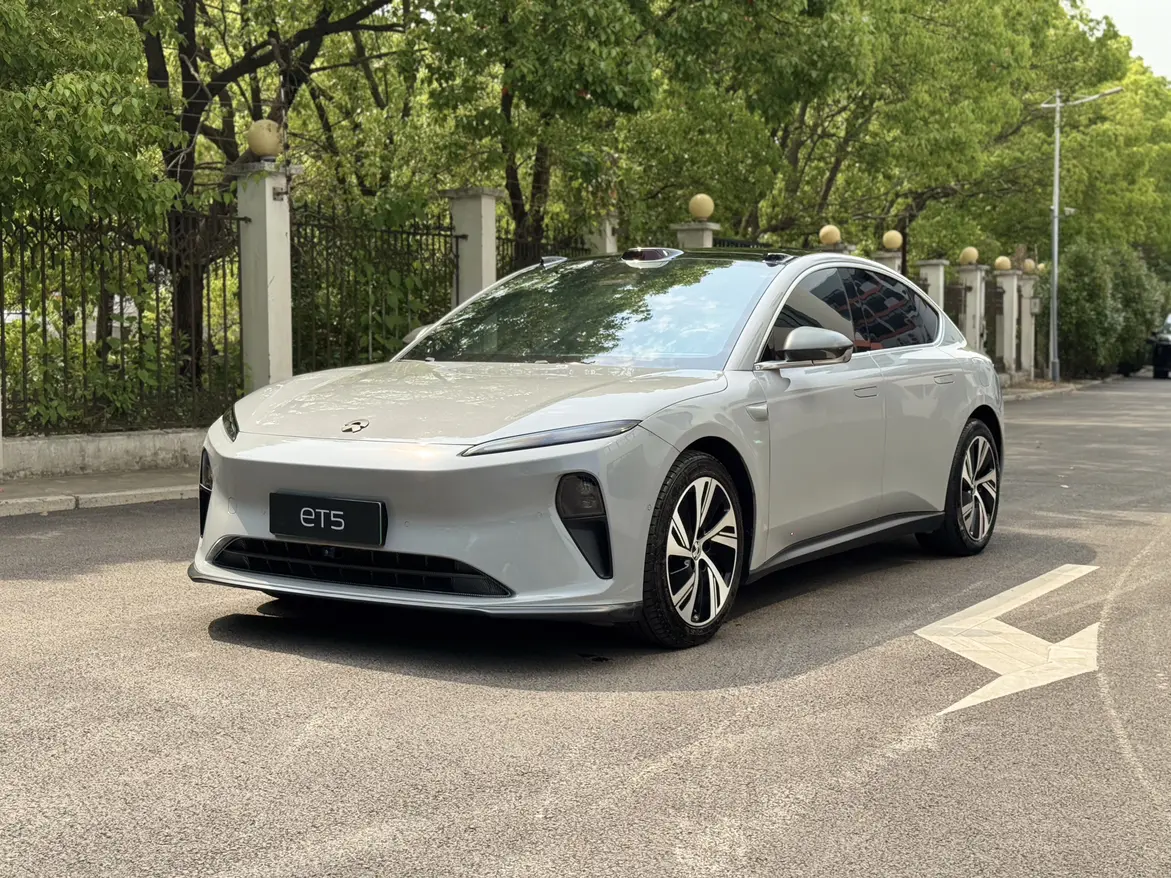 NIO ET5  из Китая