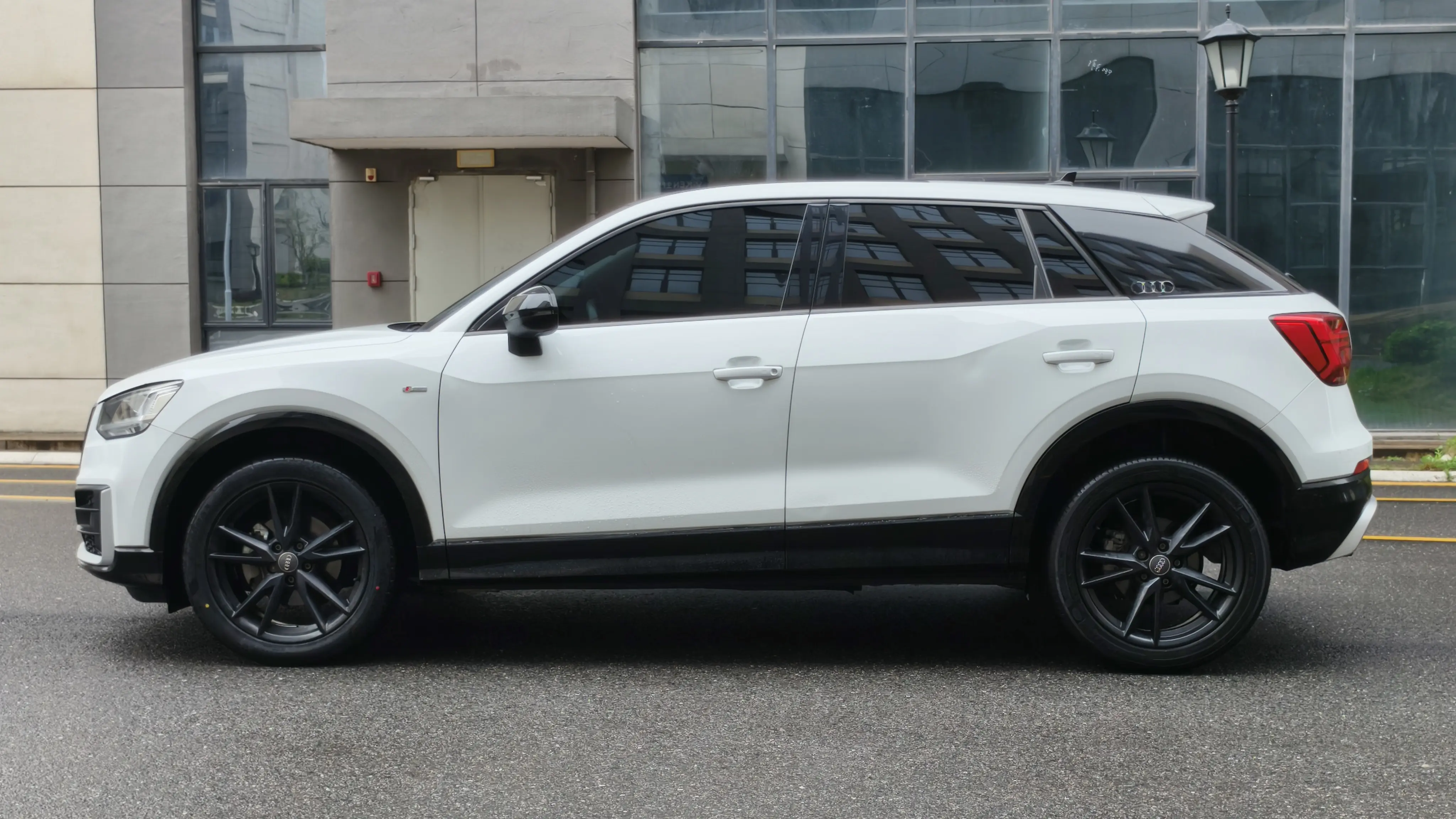 Audi Q2L