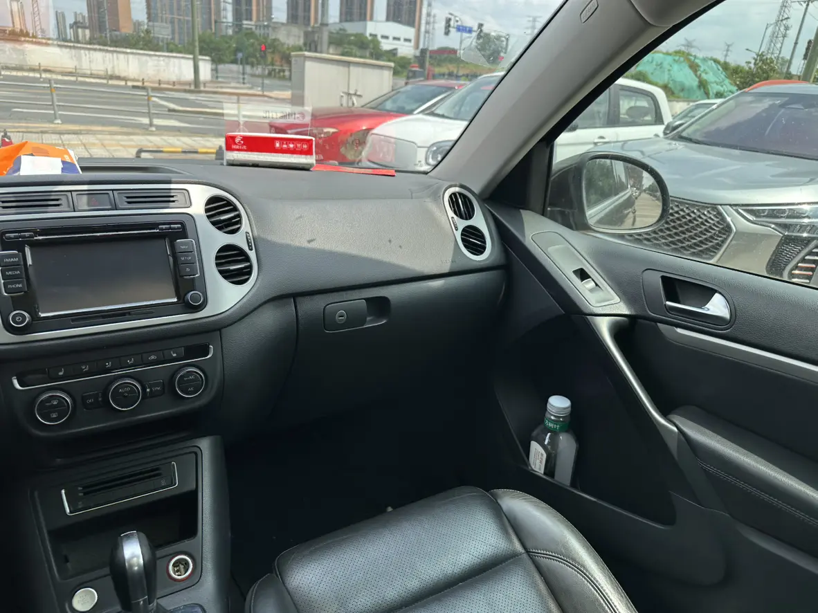 Volkswagen Tiguan (Tharu)