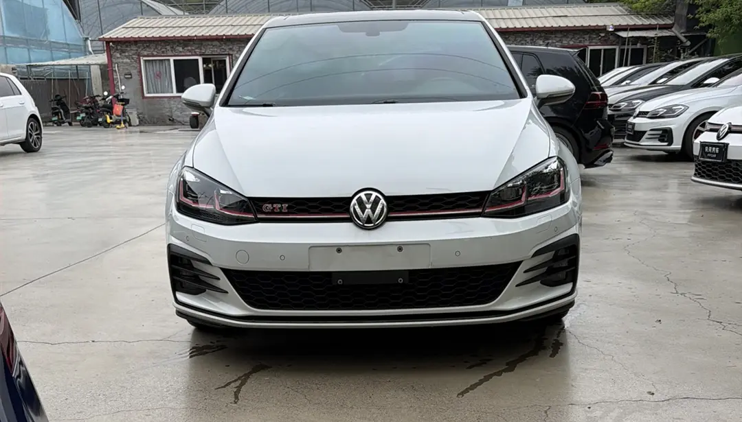 Volkswagen Golf GTI