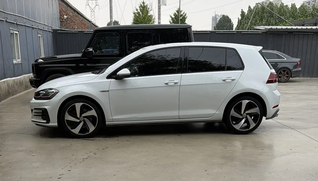 Volkswagen Golf GTI