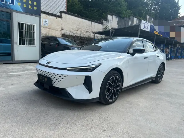 Changan Changan UNI-V Smart Electric iDD  из Китая