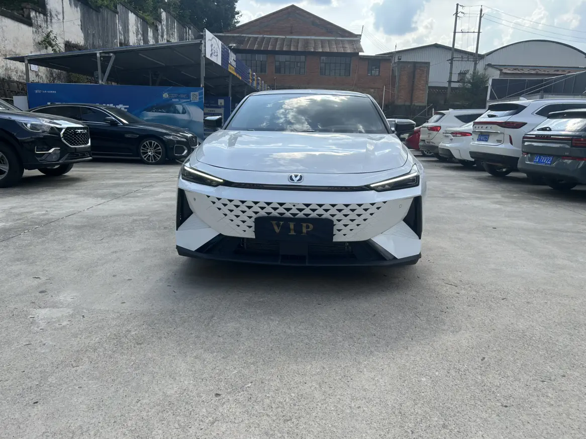 Changan Changan UNI-V Smart Electric iDD  из Китая
