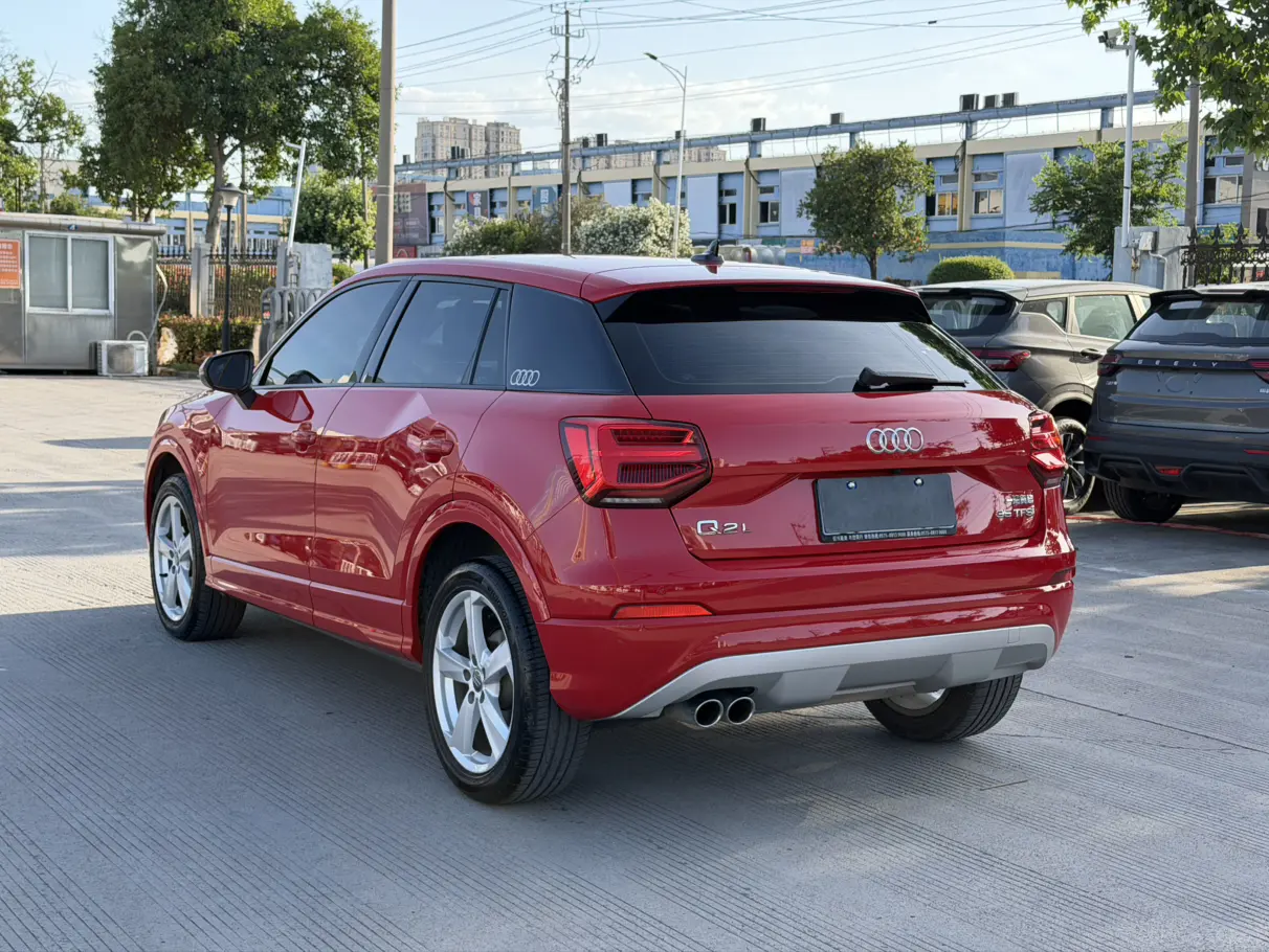 Audi Q2L