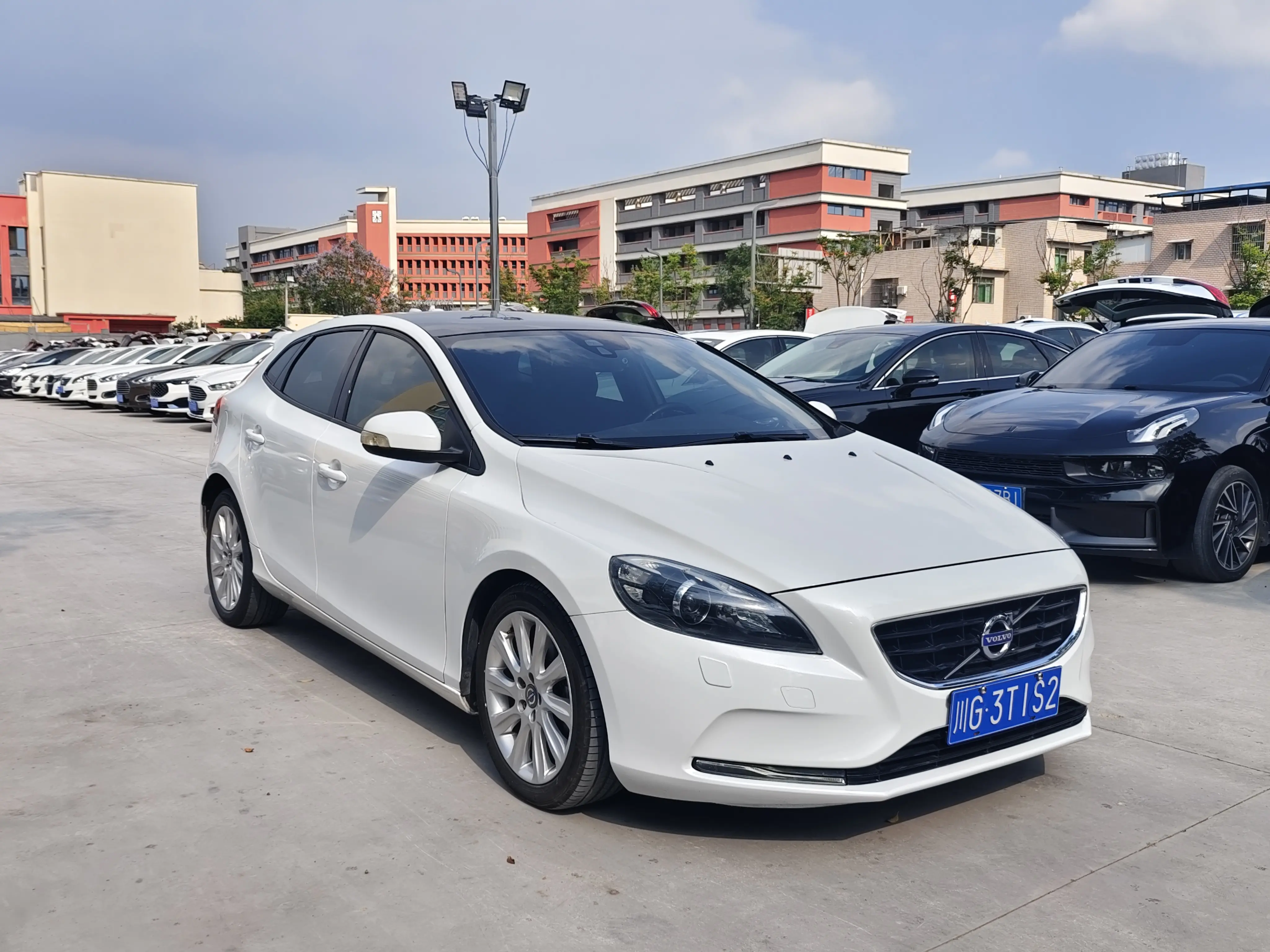 Volvo V40