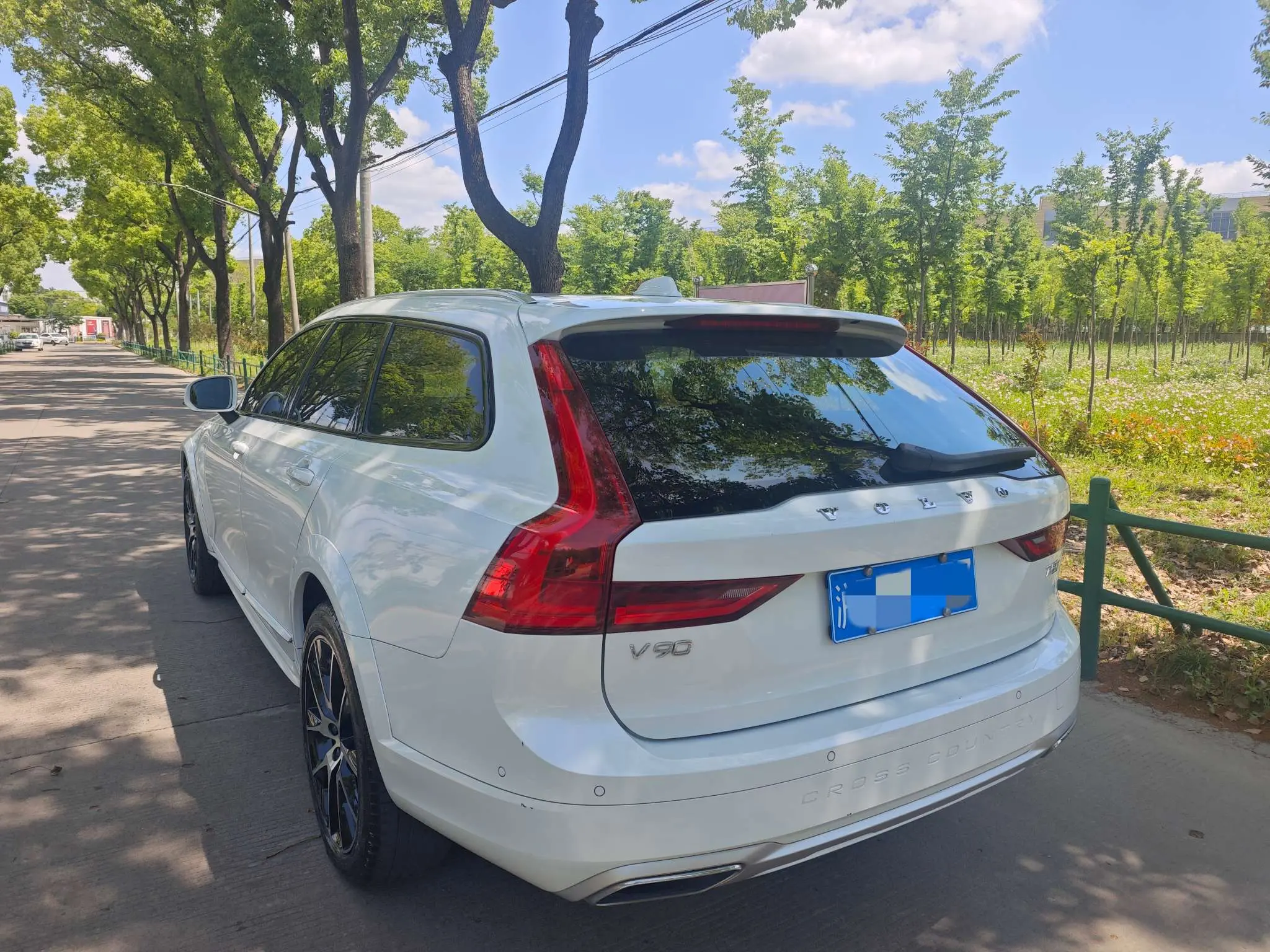 Volvo V90