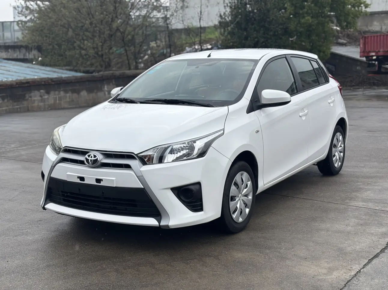 Toyota Yaris L