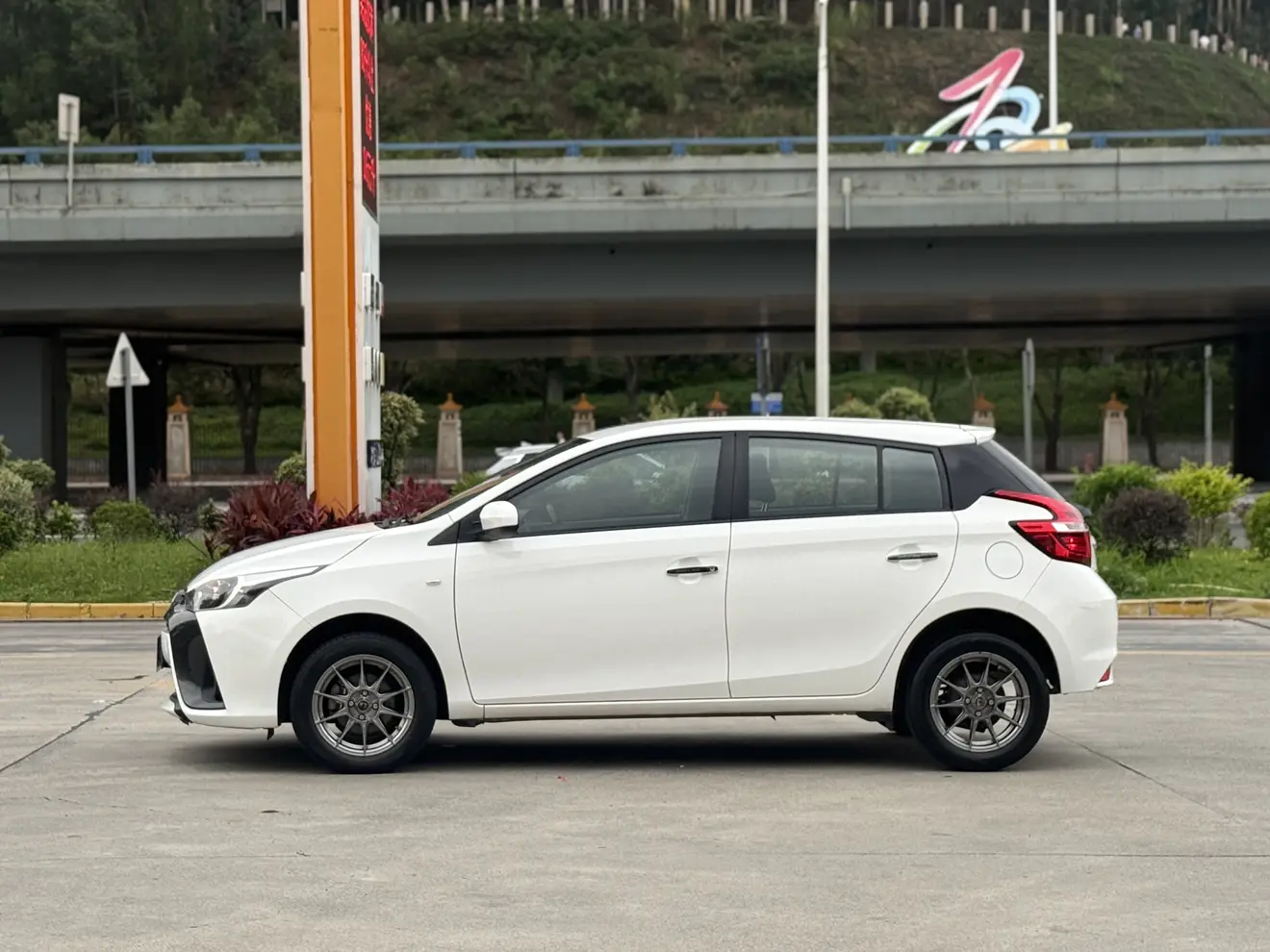Toyota Yaris L