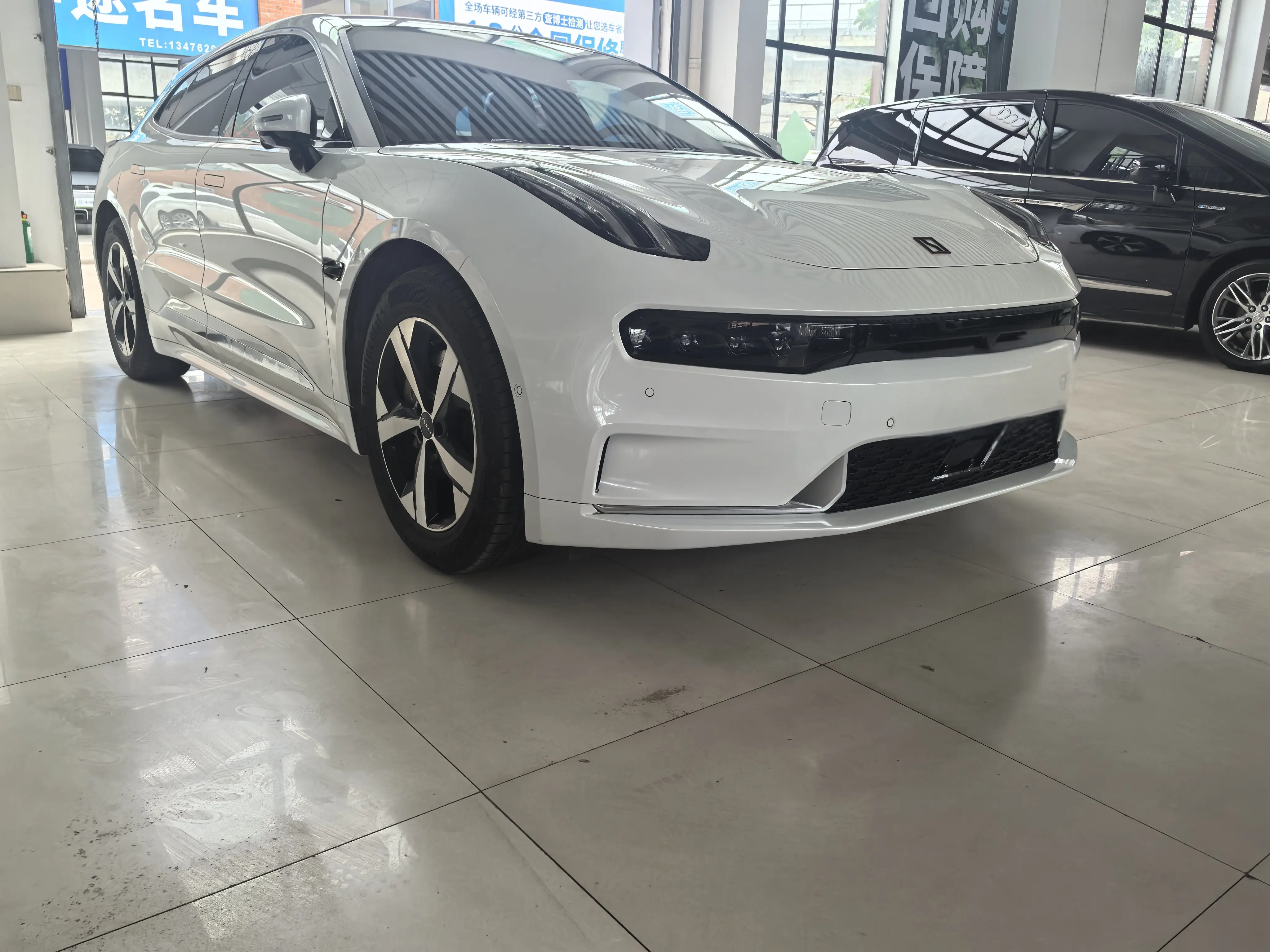 ZEEKR 001