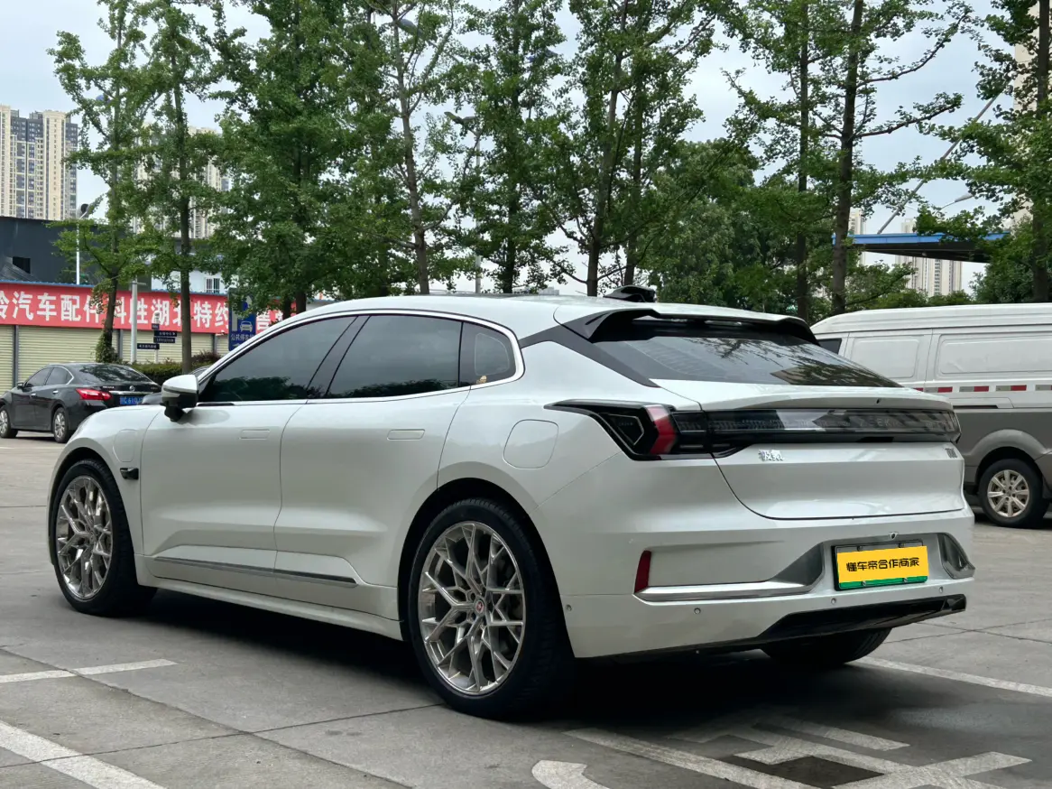 ZEEKR 001