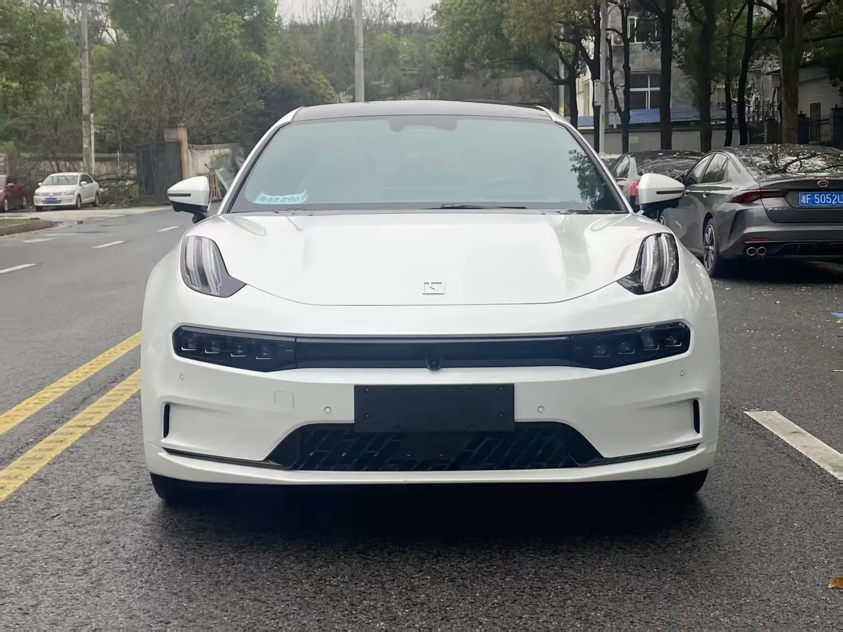 ZEEKR 001
