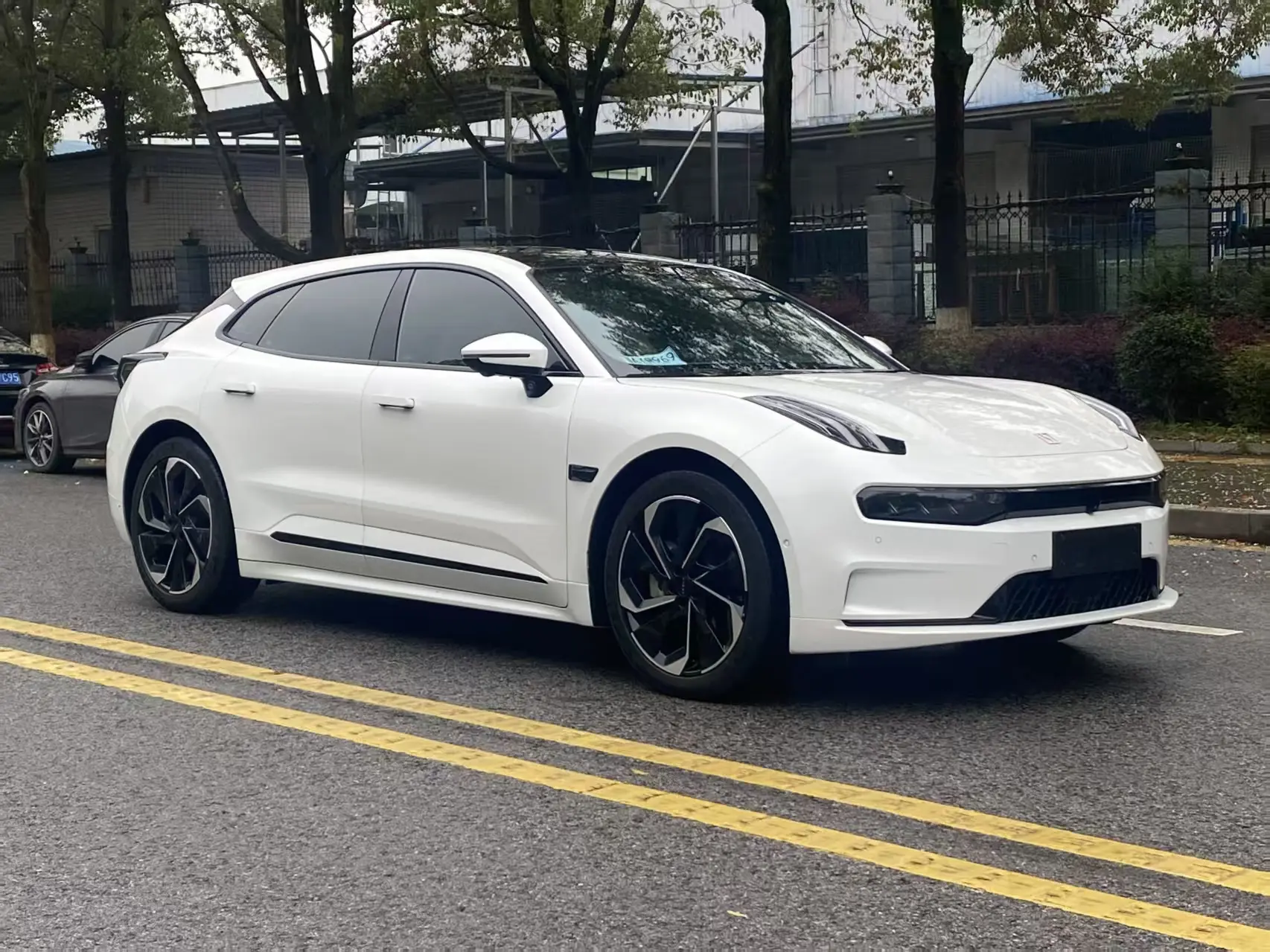 ZEEKR 001