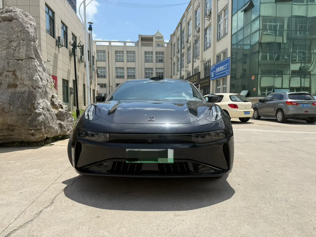 ZEEKR 001