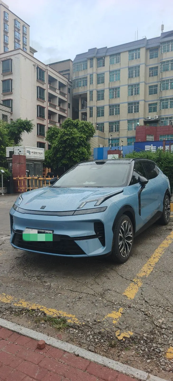 Lynk & Co 08 EM-P
