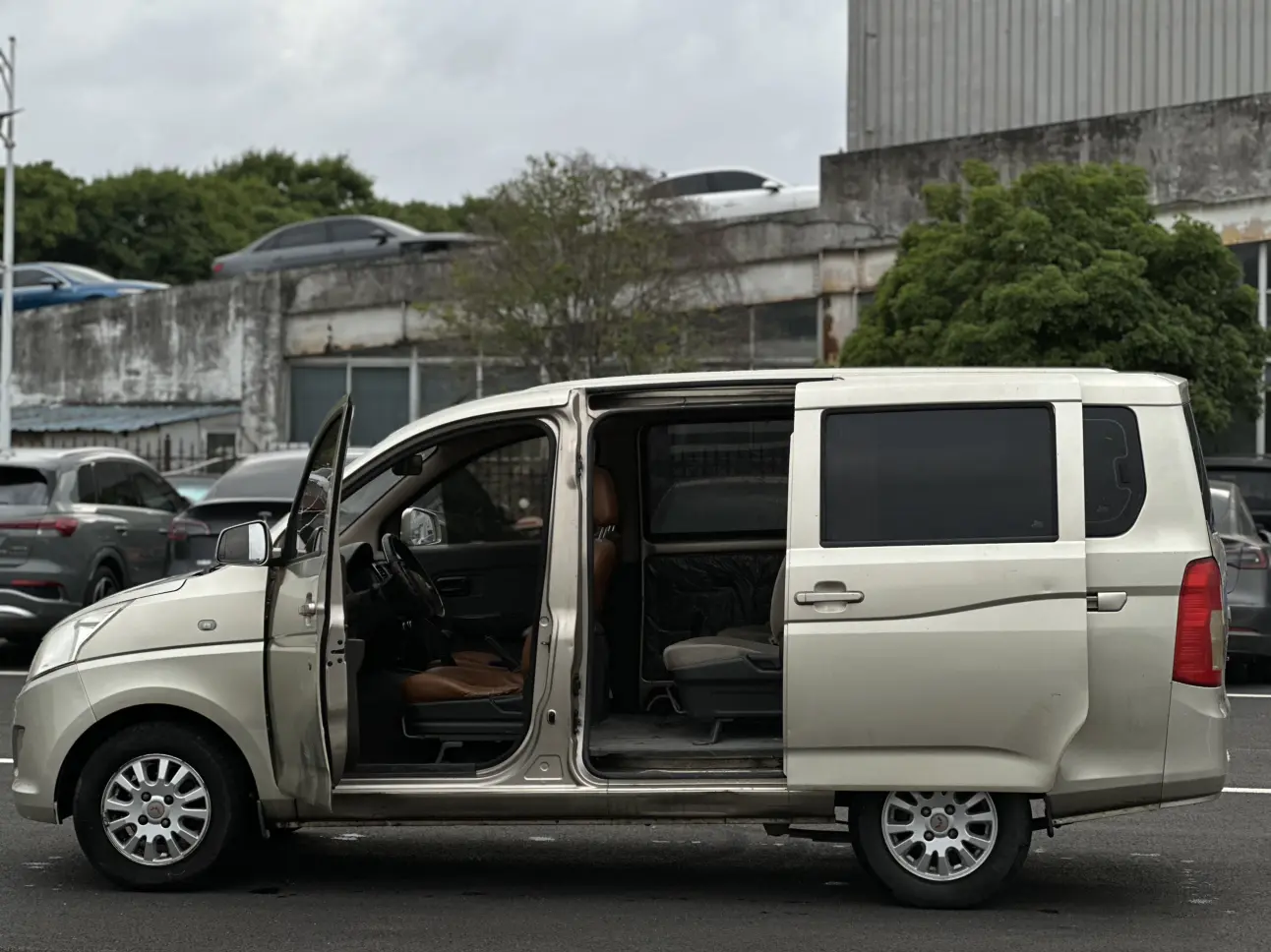 Wuling Rongguang V