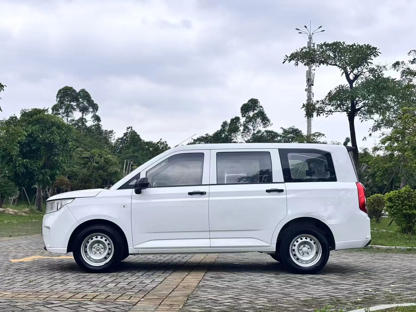 Wuling Hongguang PLUS