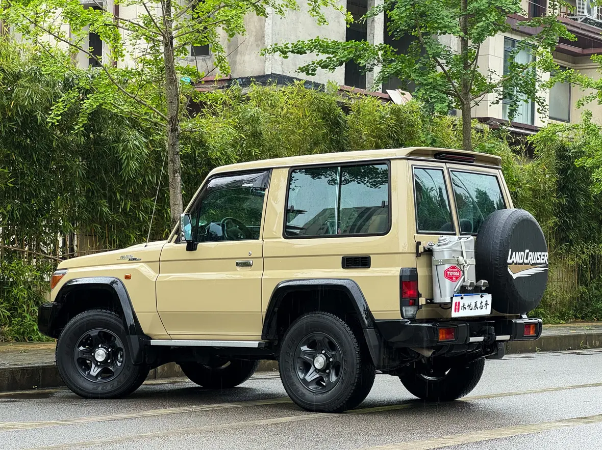 Toyota Land Cruiser 70 Series