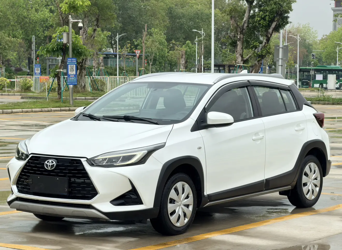 Toyota Yaris L