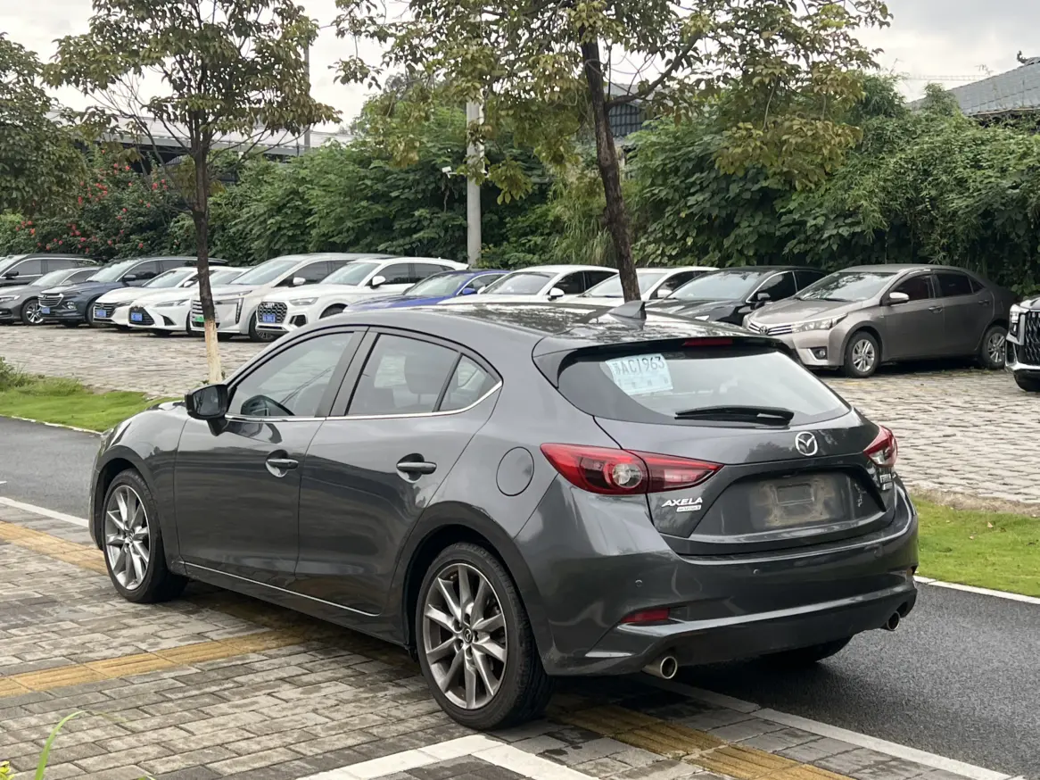 Mazda Axela