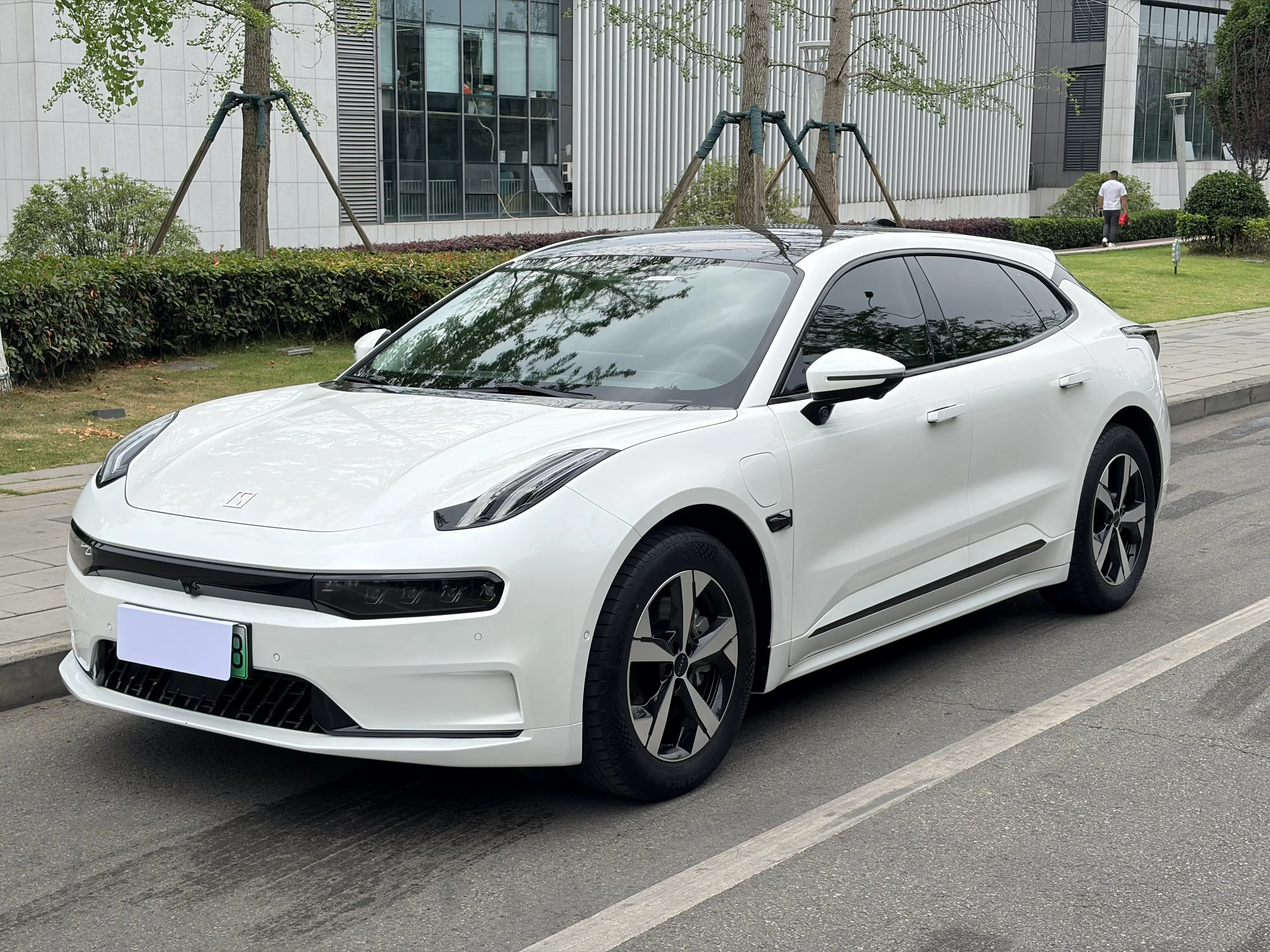 ZEEKR 001