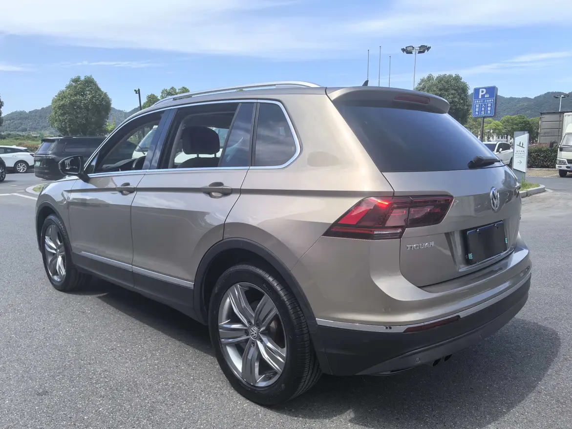 Volkswagen Tiguan (Tharu)