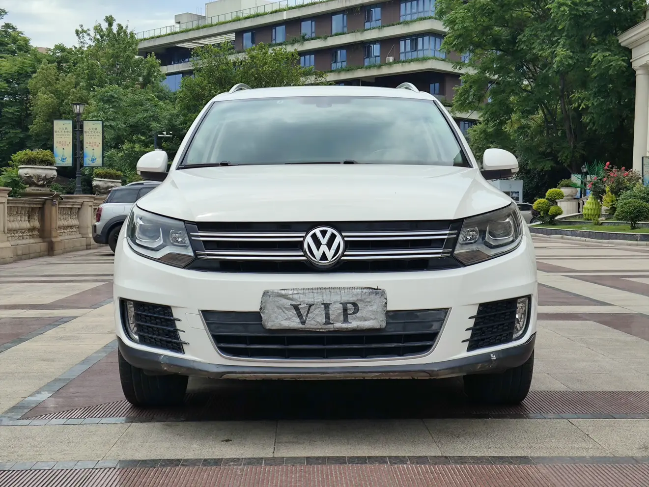 Volkswagen Tiguan (Tharu)