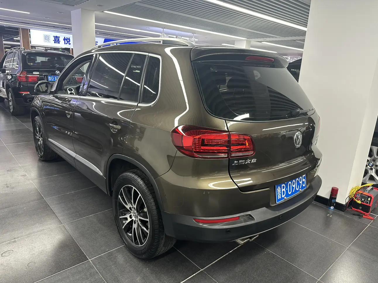Volkswagen Tiguan (Tharu)