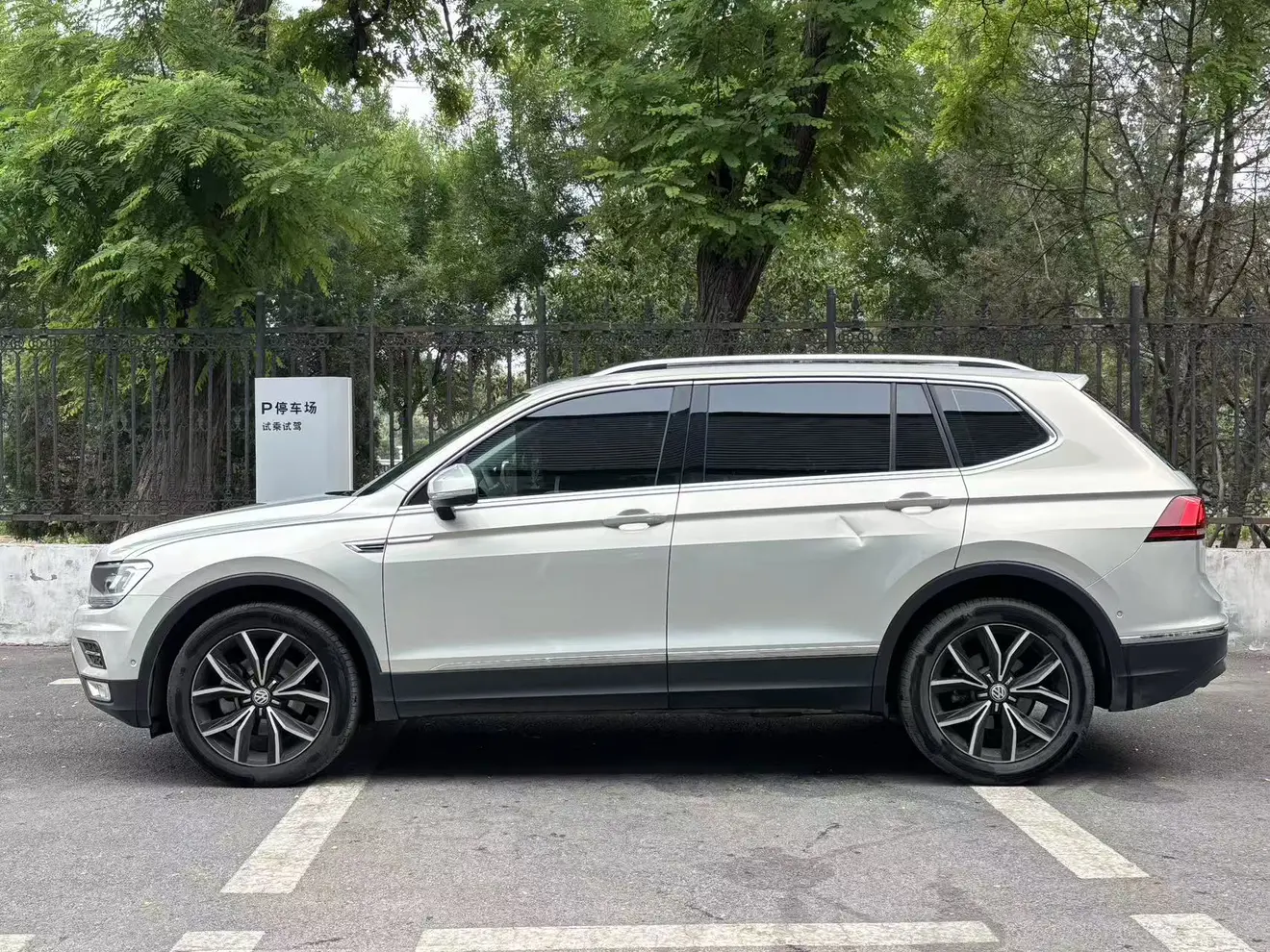 Volkswagen Tiguan L