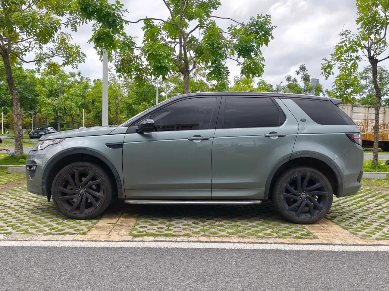 Land Rover Discover the magic