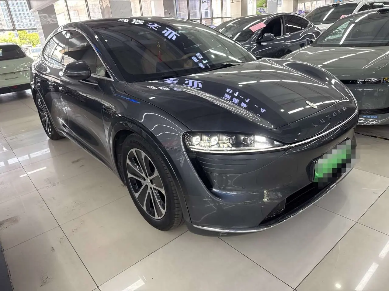 Luxeed Zhijie R7