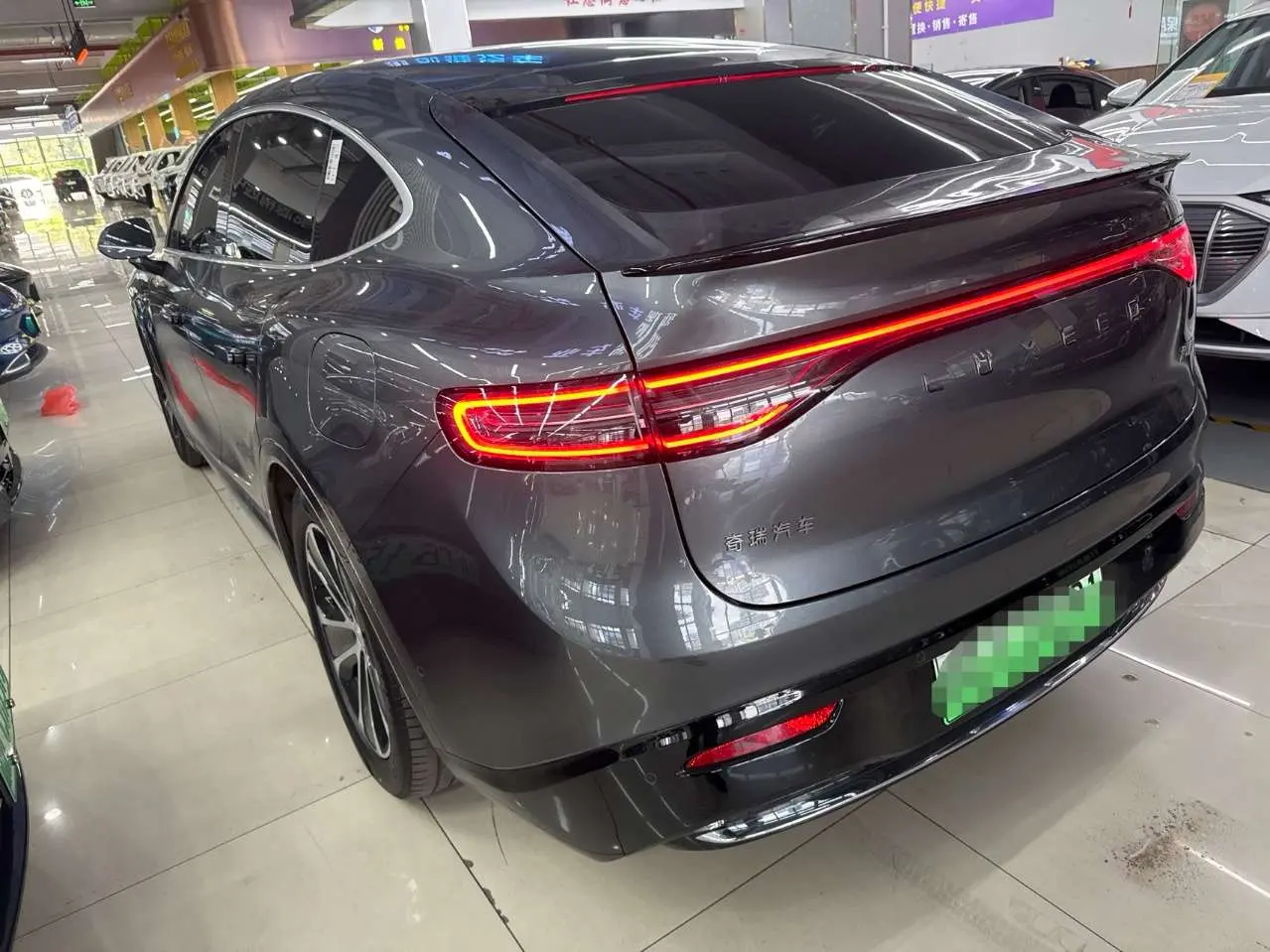 Luxeed Zhijie R7