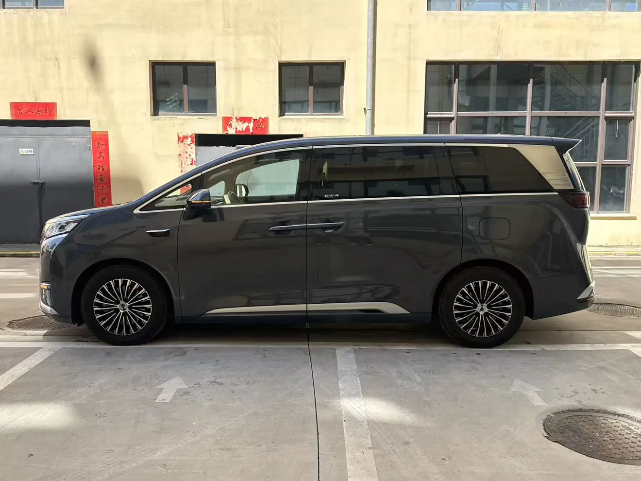 Denza D9 DM