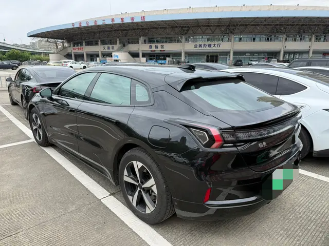 ZEEKR 001