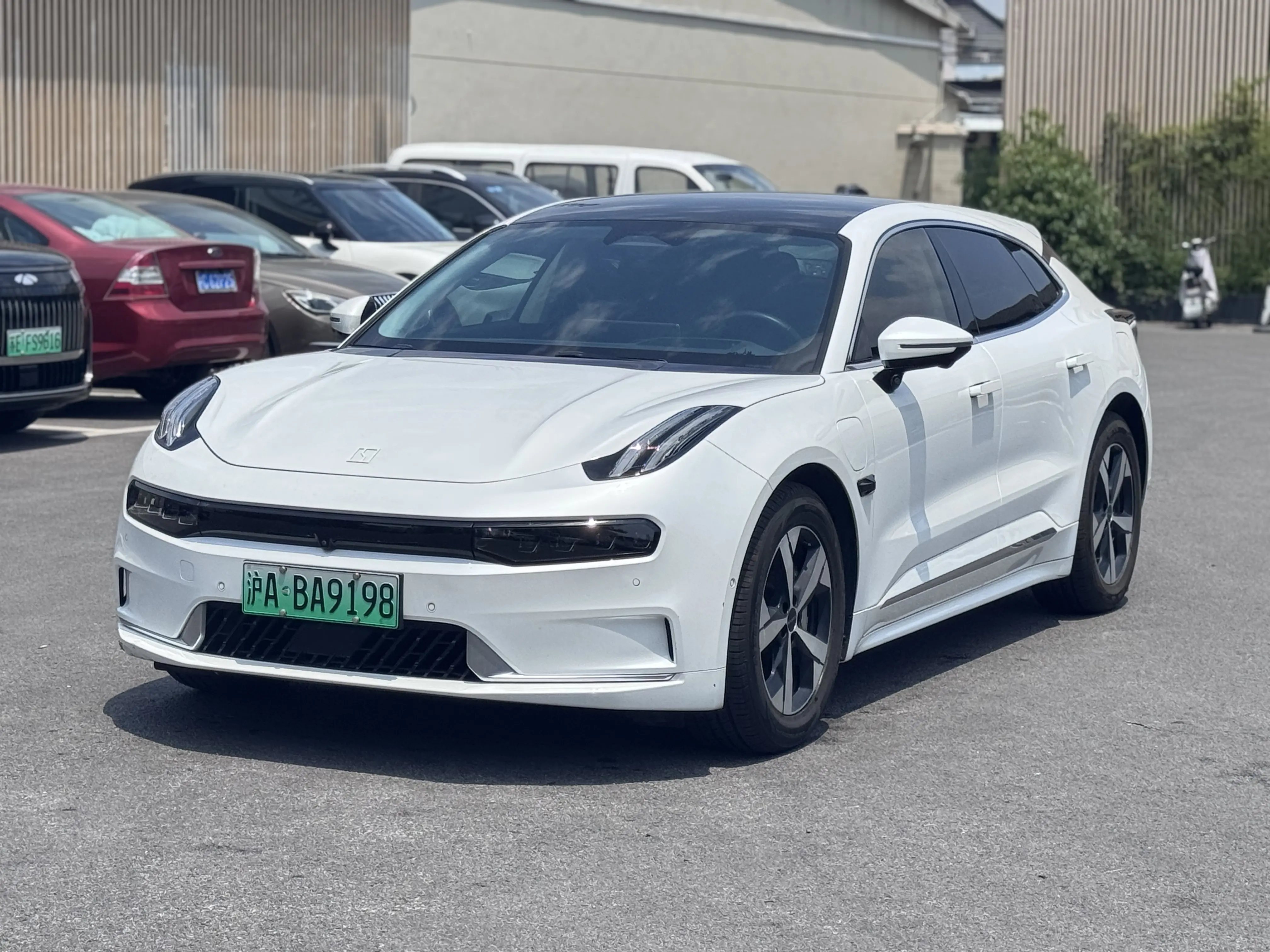 ZEEKR 001