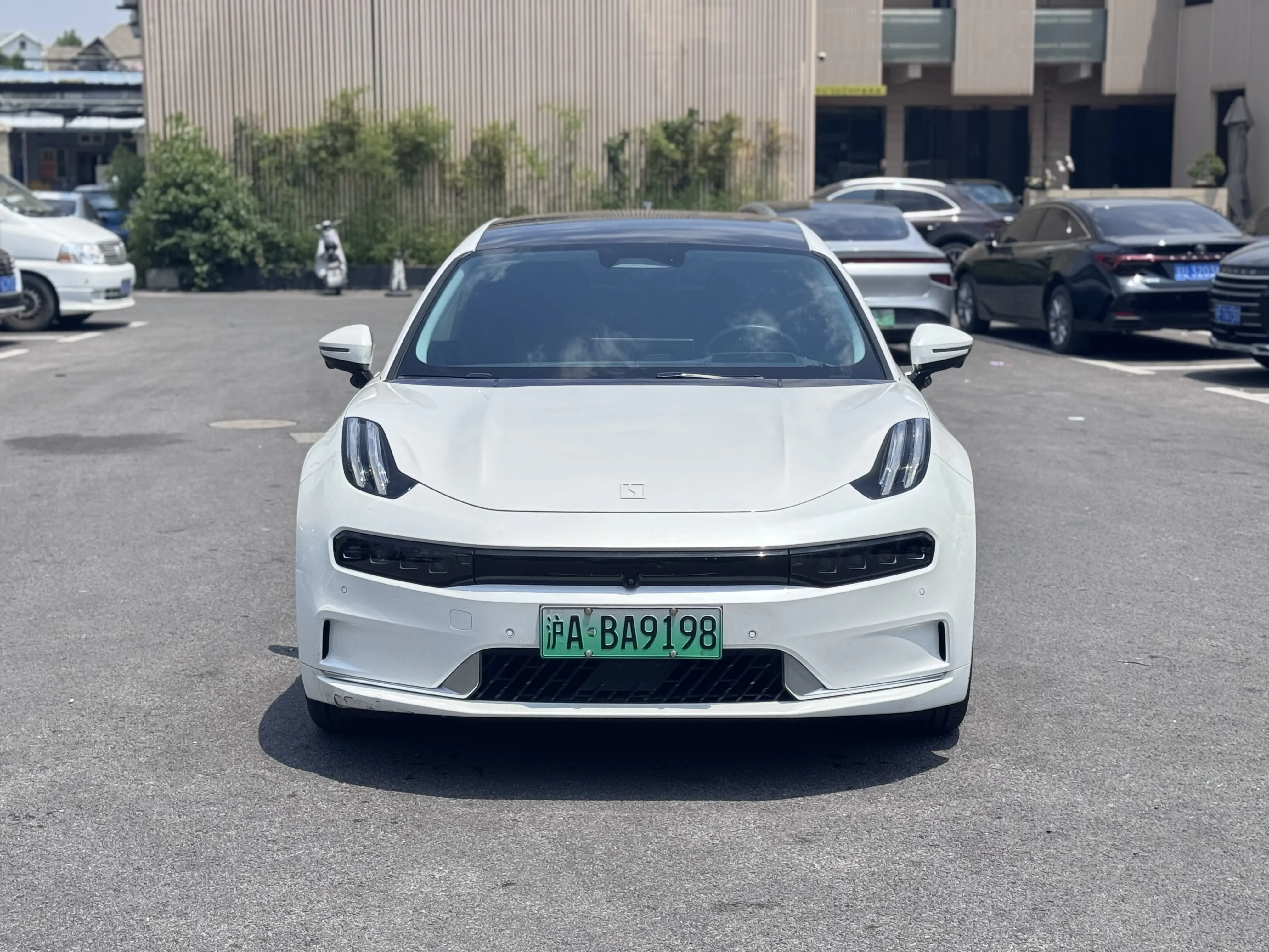 ZEEKR 001