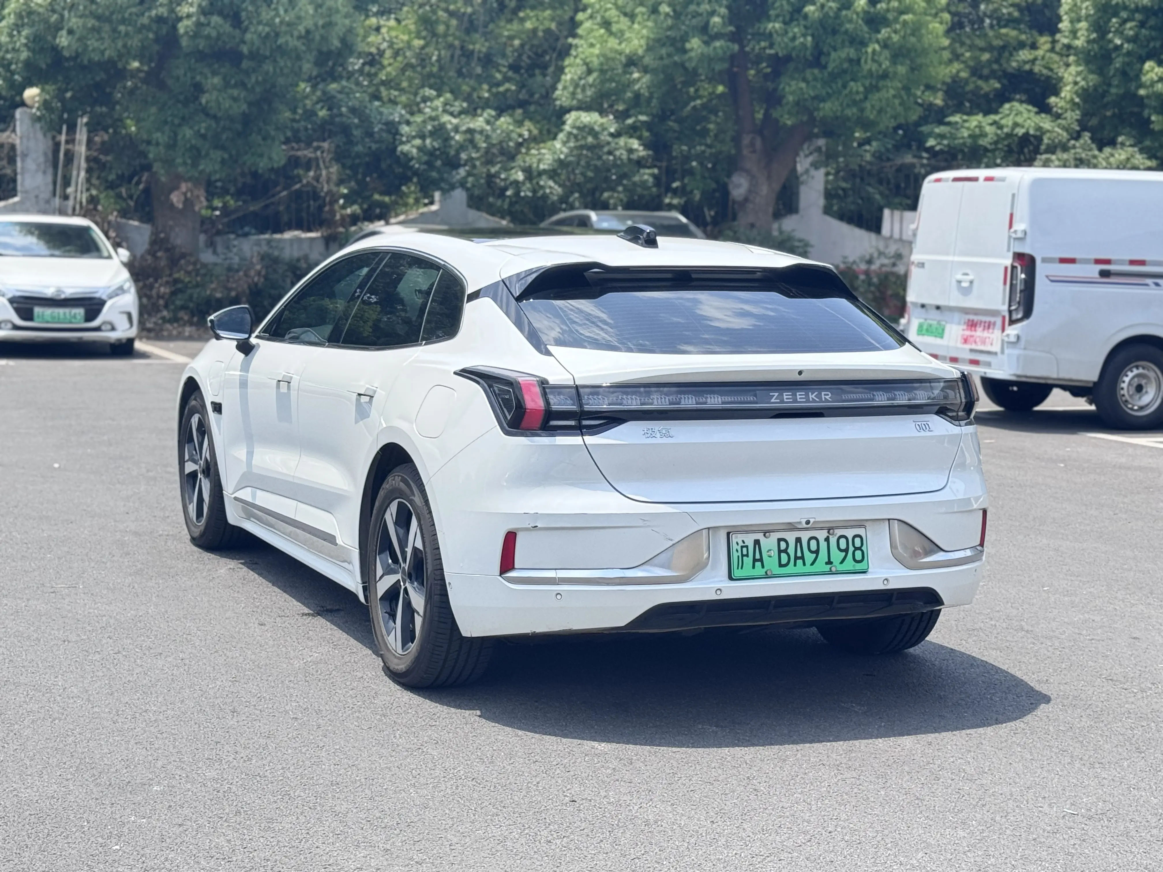 ZEEKR 001