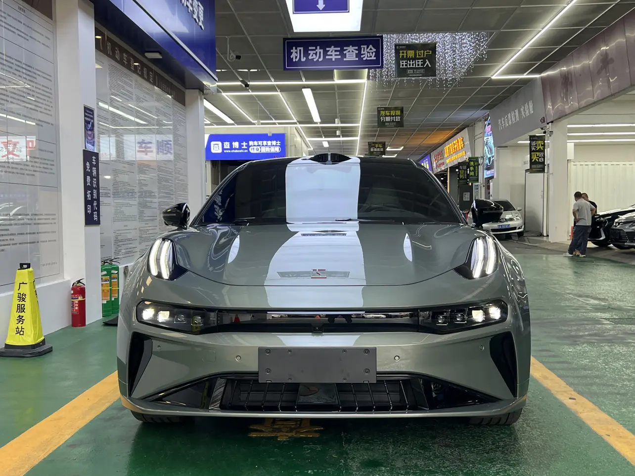 ZEEKR 001