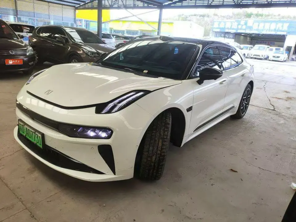 ZEEKR 001