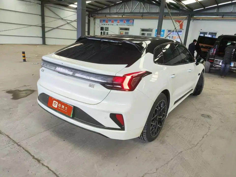 ZEEKR 001