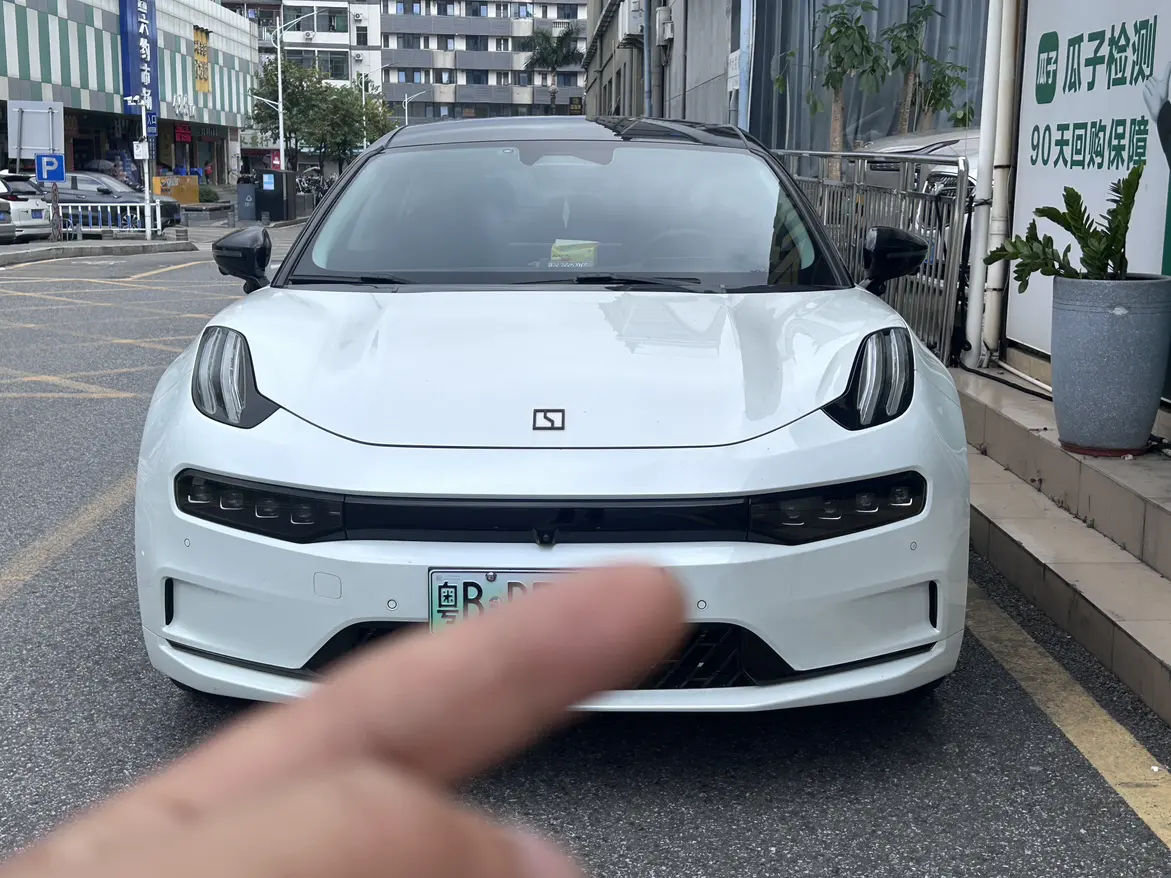 ZEEKR 001