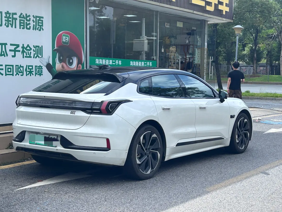 ZEEKR 001