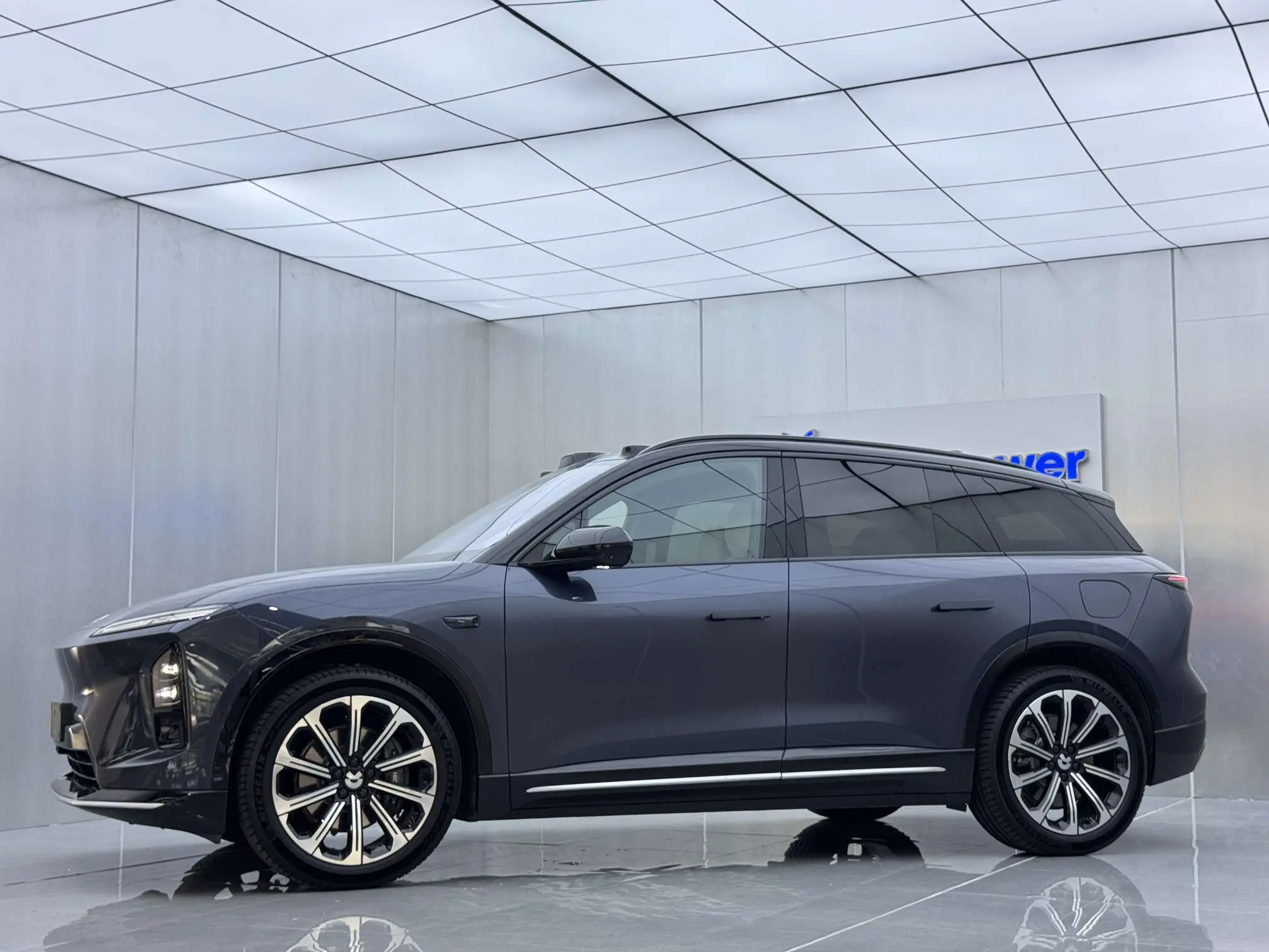 NIO ES6