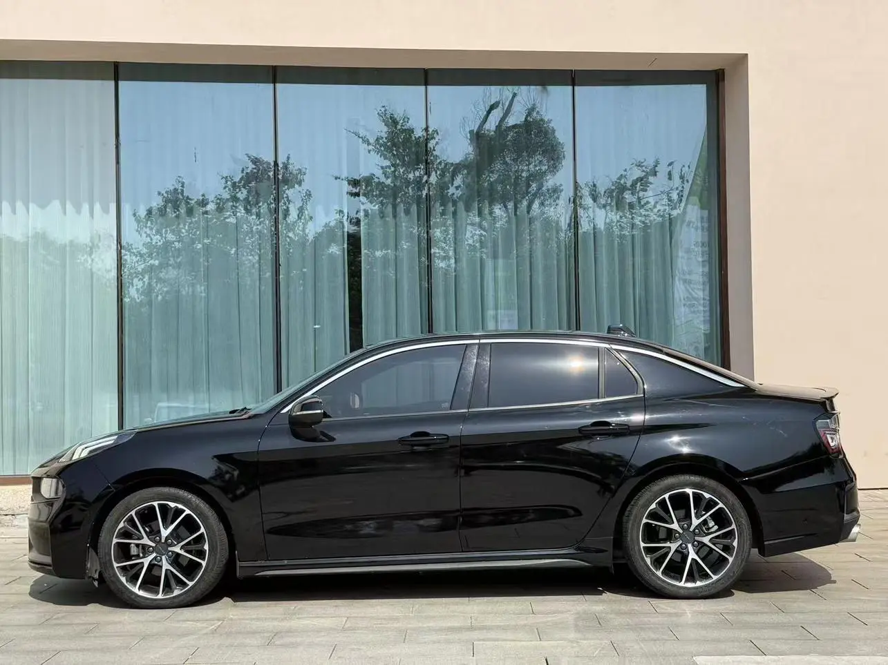 Lynk & Co 03