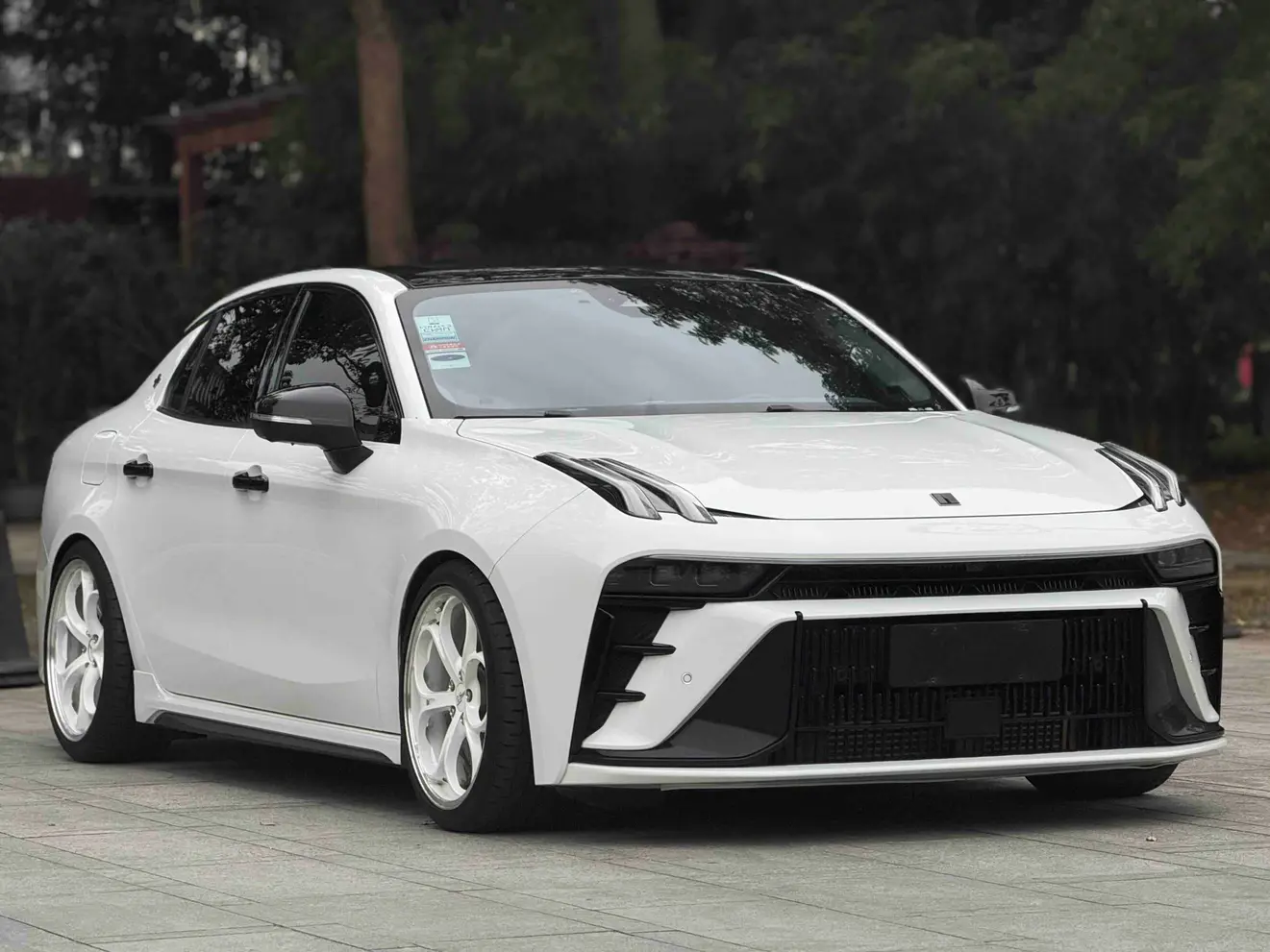 Lynk & Co 03