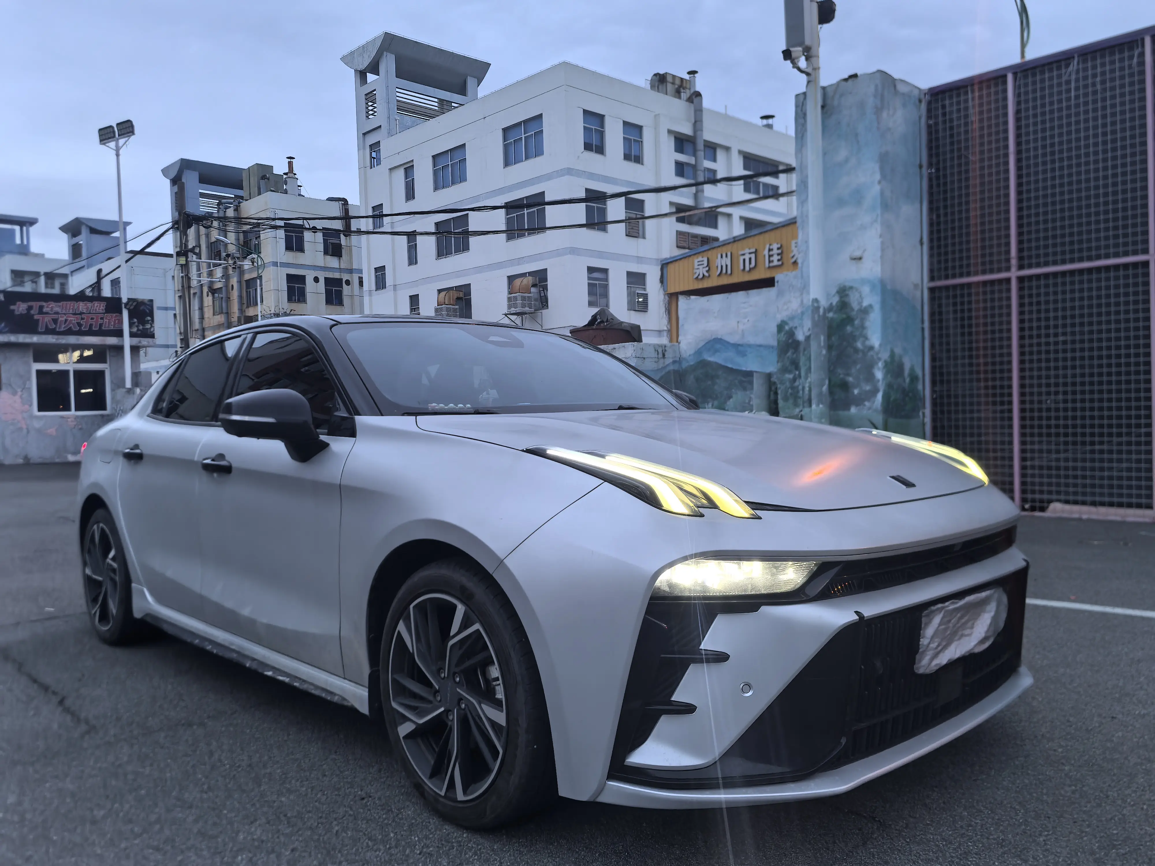 Lynk & Co 03