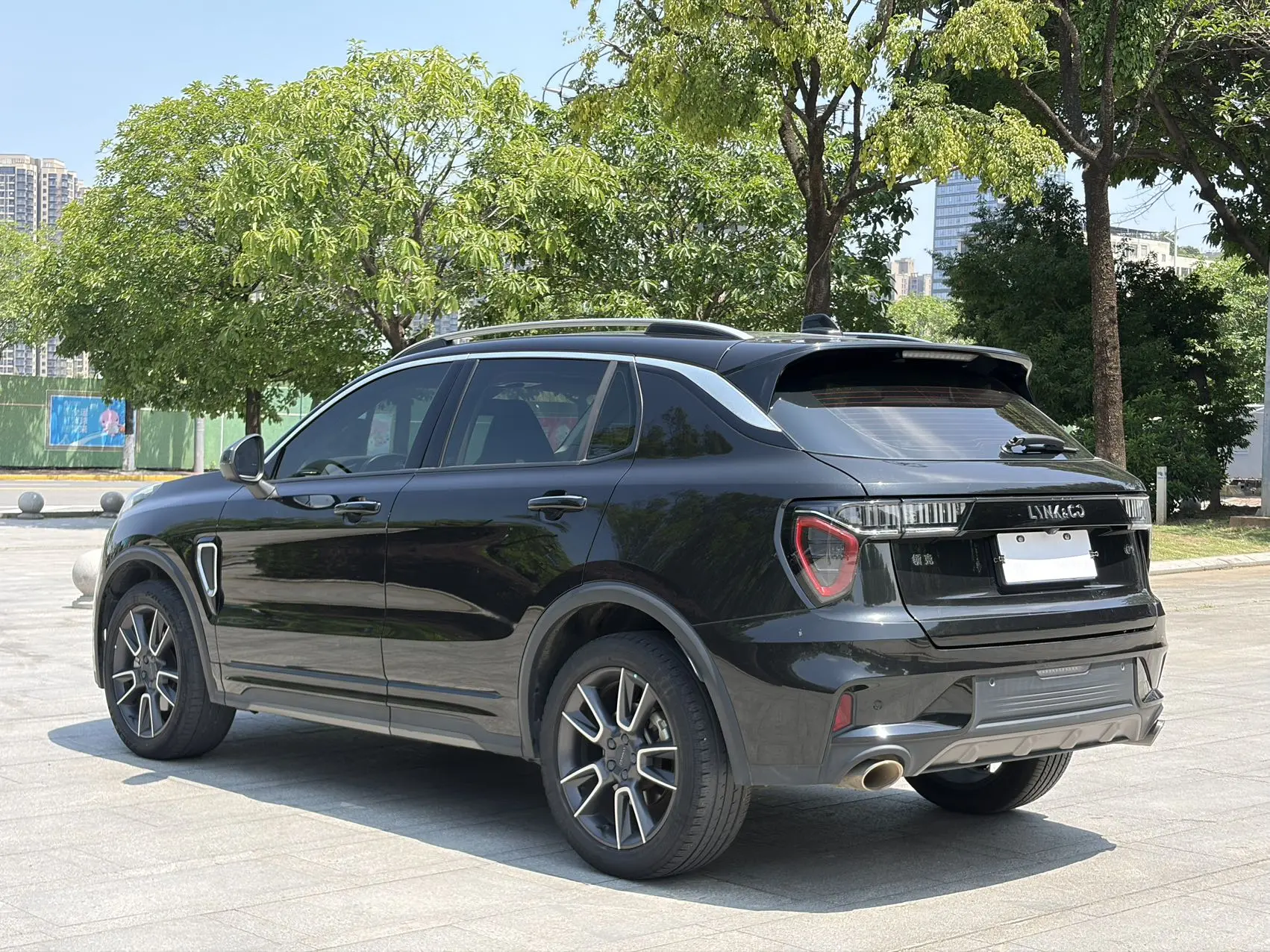 Lynk & Co 01