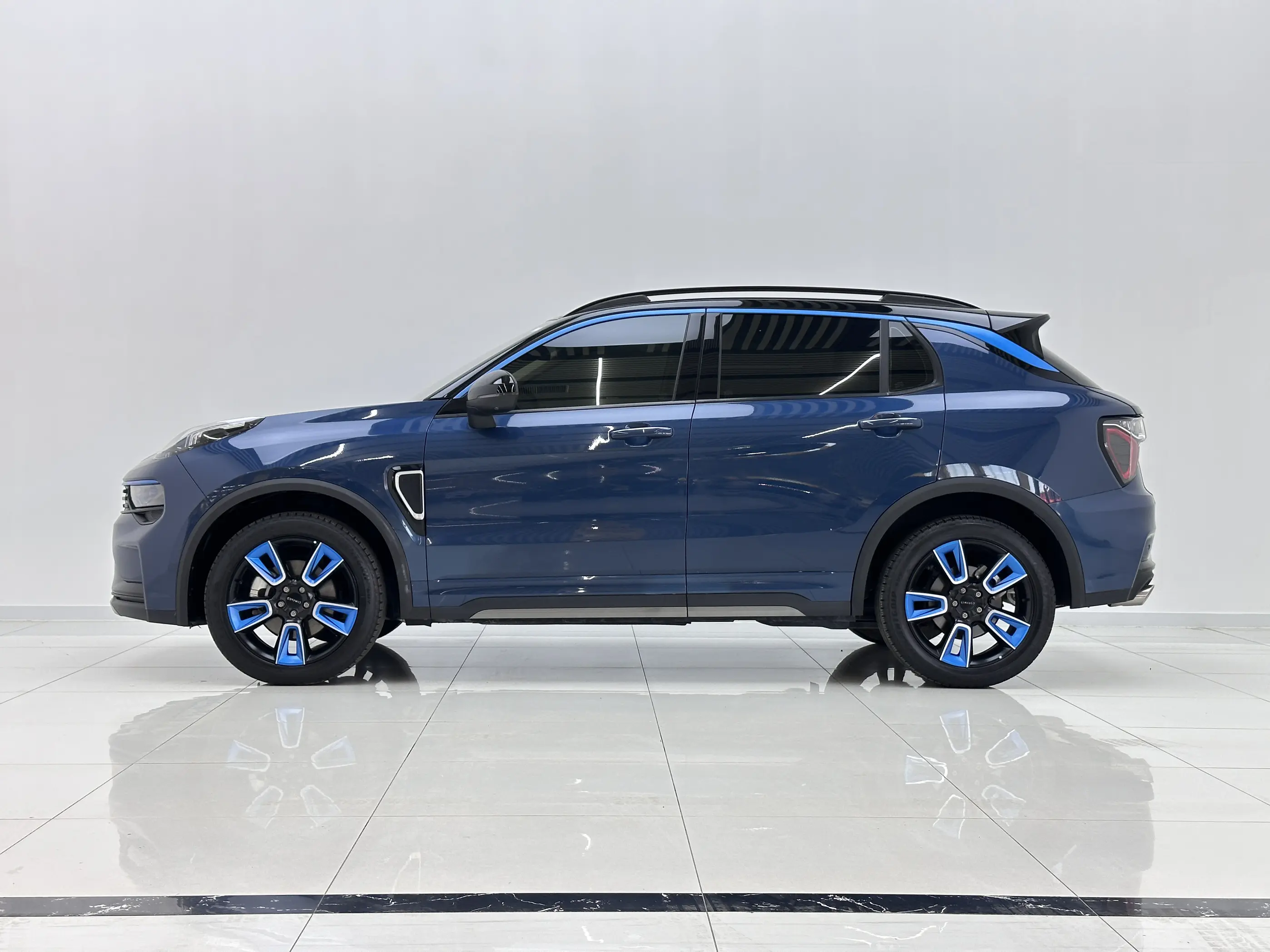 Lynk & Co 01