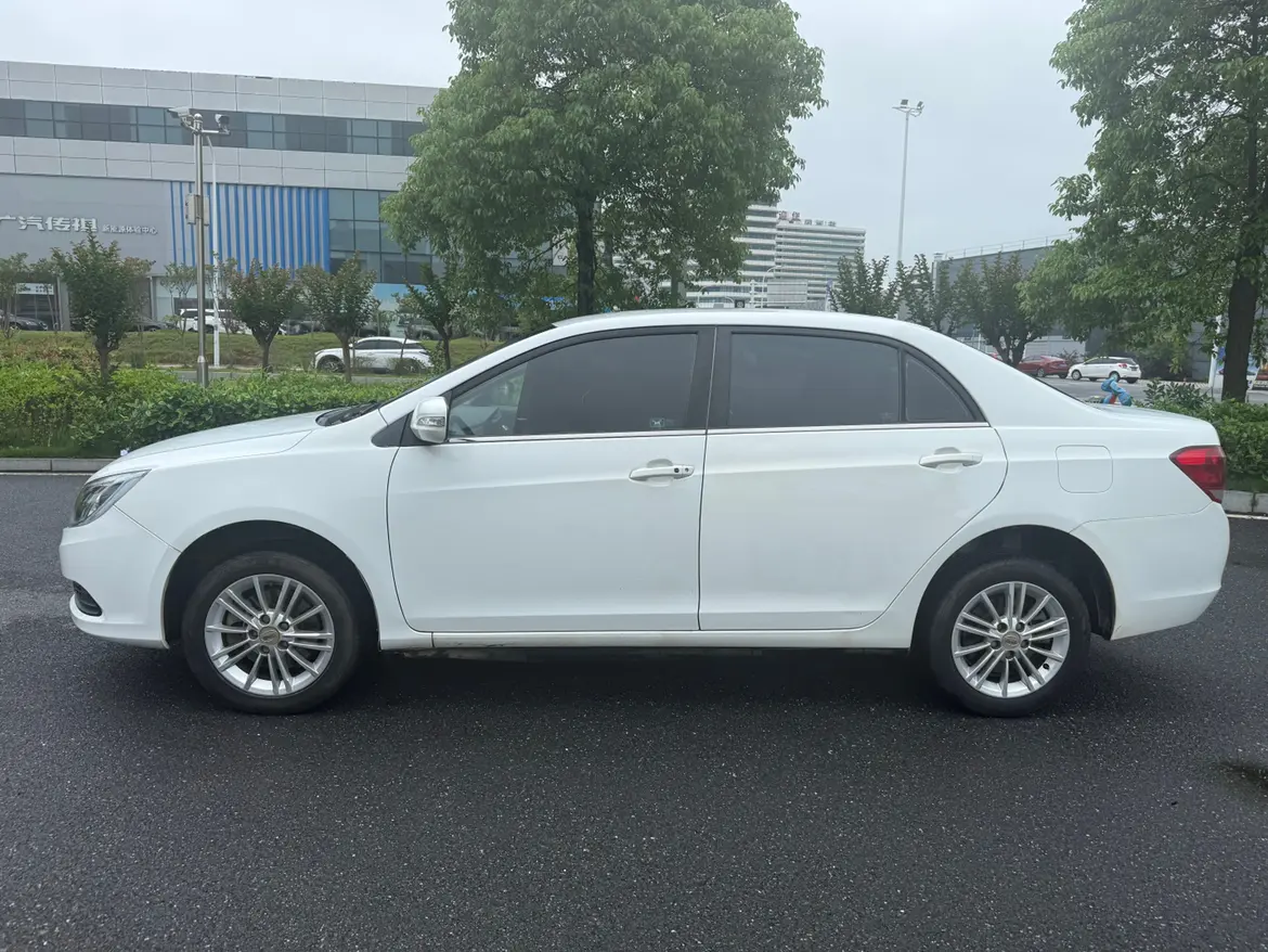 BYD e5