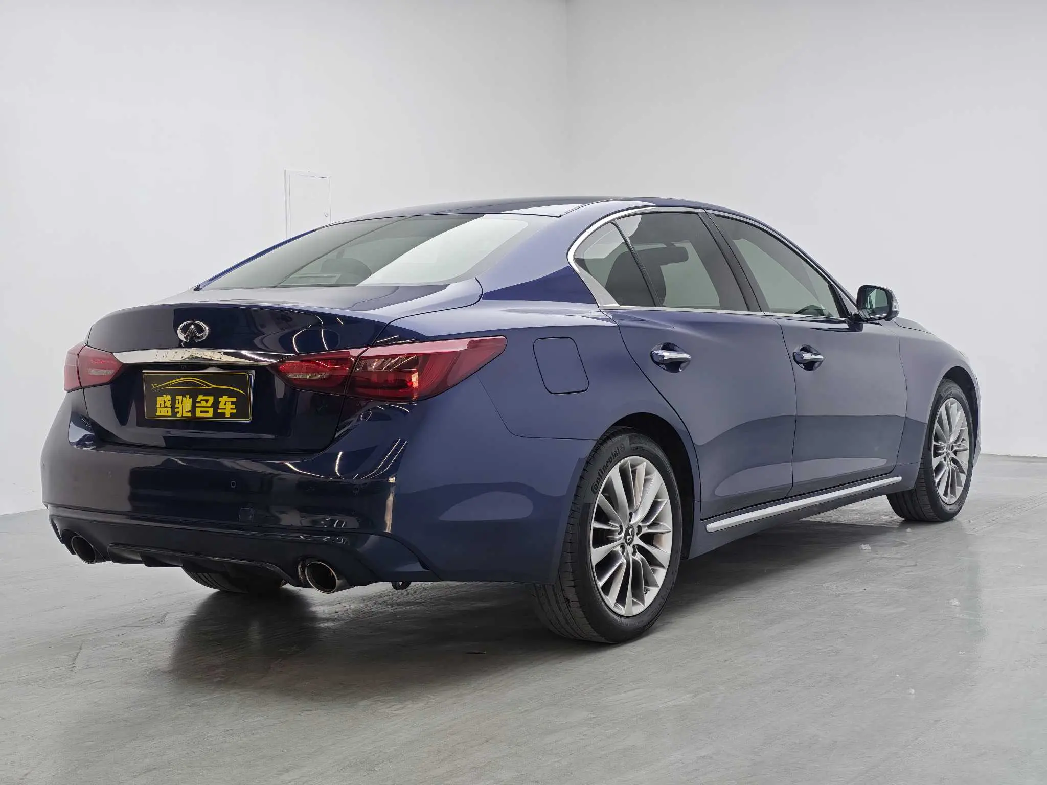 Infiniti Q50L