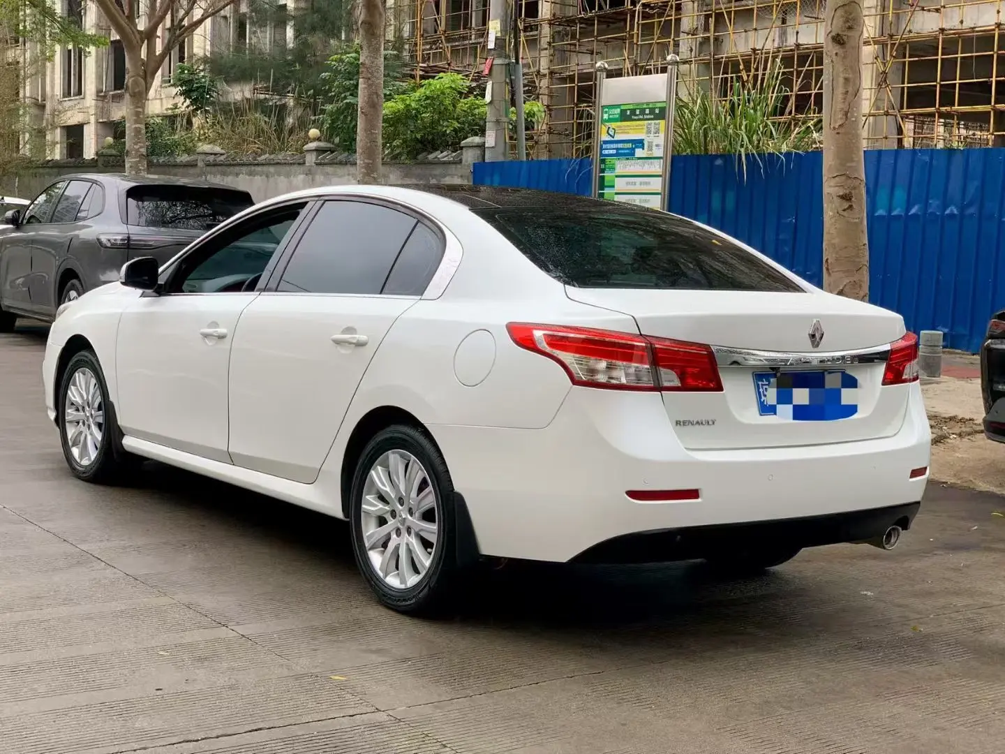 Renault Latitude
